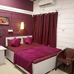 Greenland Guest House Ac And Non Ac Room,Senior Citizen Not Allowed,