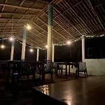 The Shore Beach Accomodation Cafe & Restaurant