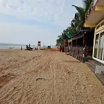 Livin Waves Beach Stay And Cafe