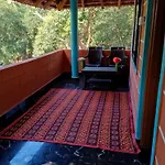 Santi Gest House