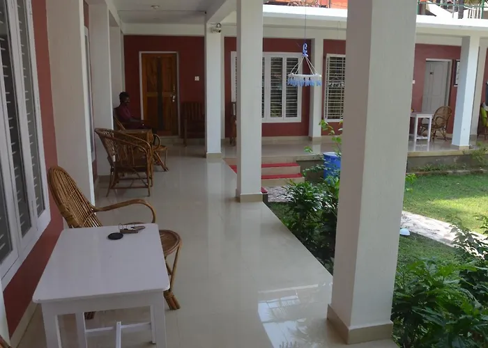 Arya Homestay Bougain Villa