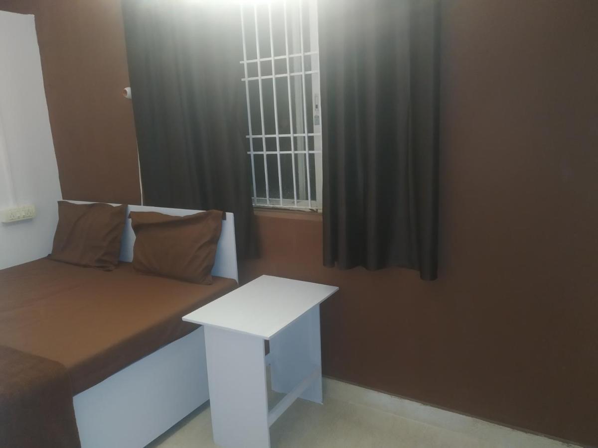 Greenland Ac And Non Ac Room,senior Citizen Not Allowed, Guest house *