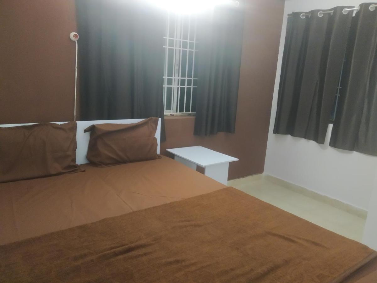 Guest house Greenland Ac And Non Ac Room,senior Citizen Not Allowed,