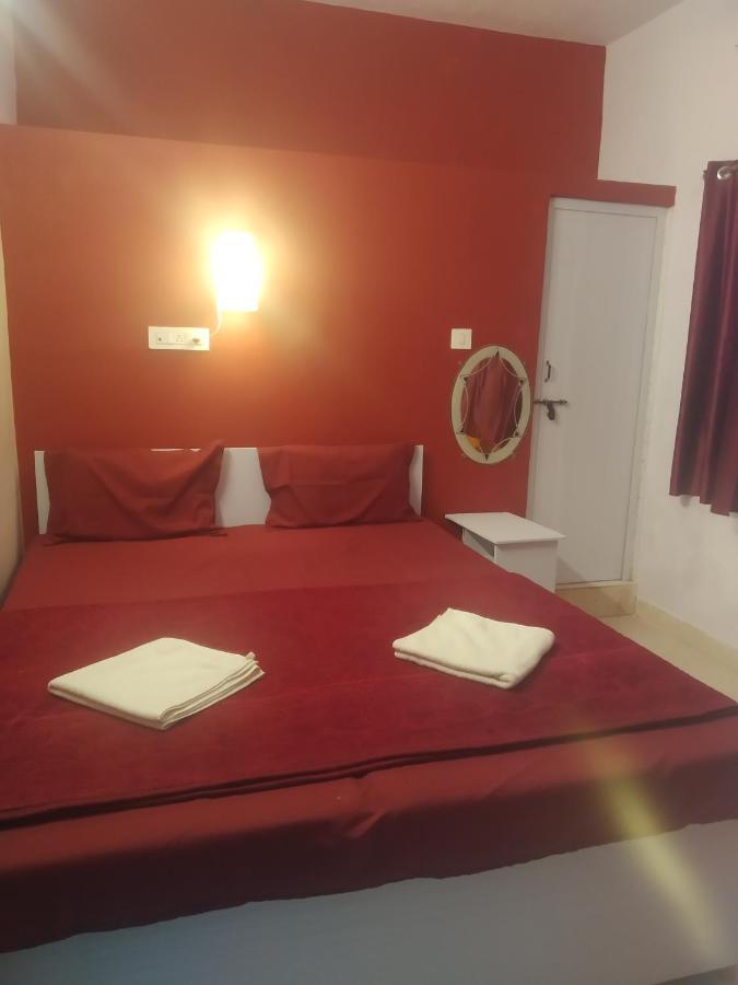 Greenland Ac And Non Ac Room,senior Citizen Not Allowed, Guest house