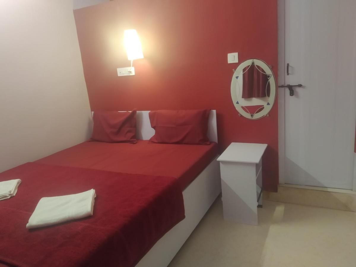 Greenland Ac And Non Ac Room,senior Citizen Not Allowed, Guest house Gokarna (Karnataka)