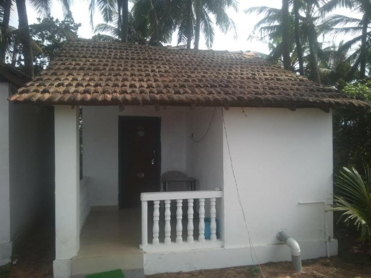 Shiva Ganga Cafe Guest house *