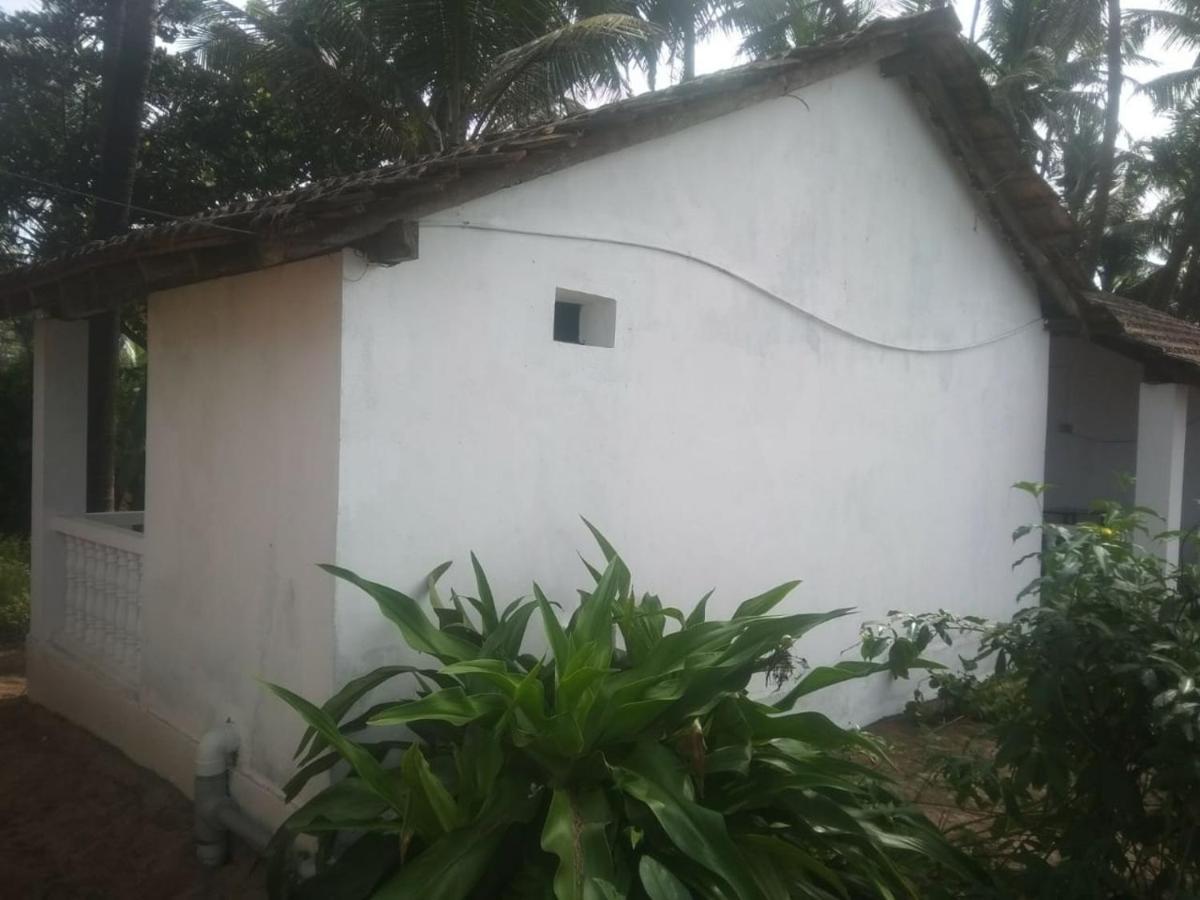 Shiva Ganga Cafe Guest house *