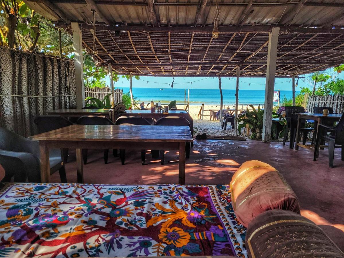Guest house Surya Beach Cafe And *