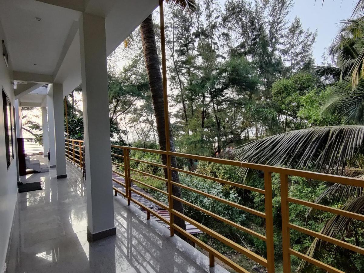 Surya Beach Cafe And Guest house *