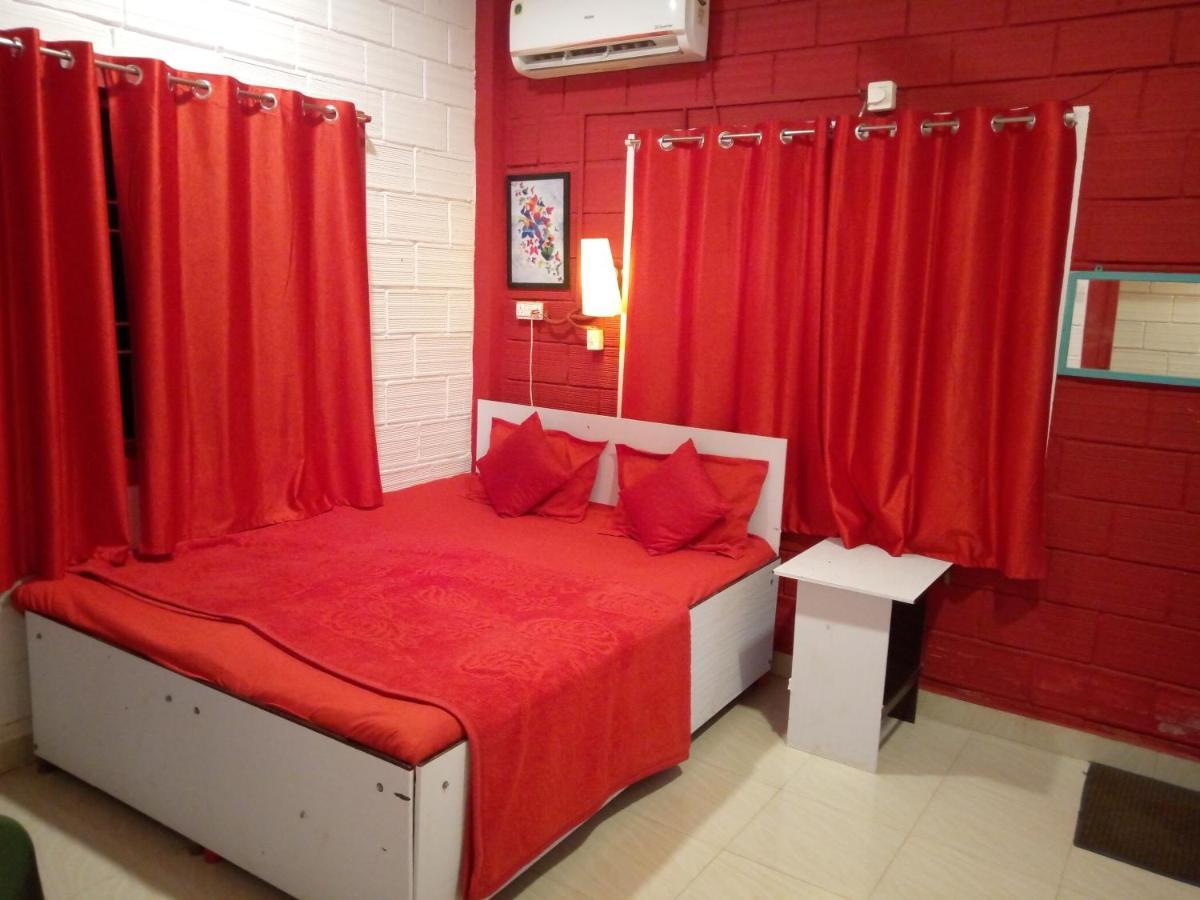 Greenland Ac And Non Ac Room,senior Citizen Not Allowed, Guest house
