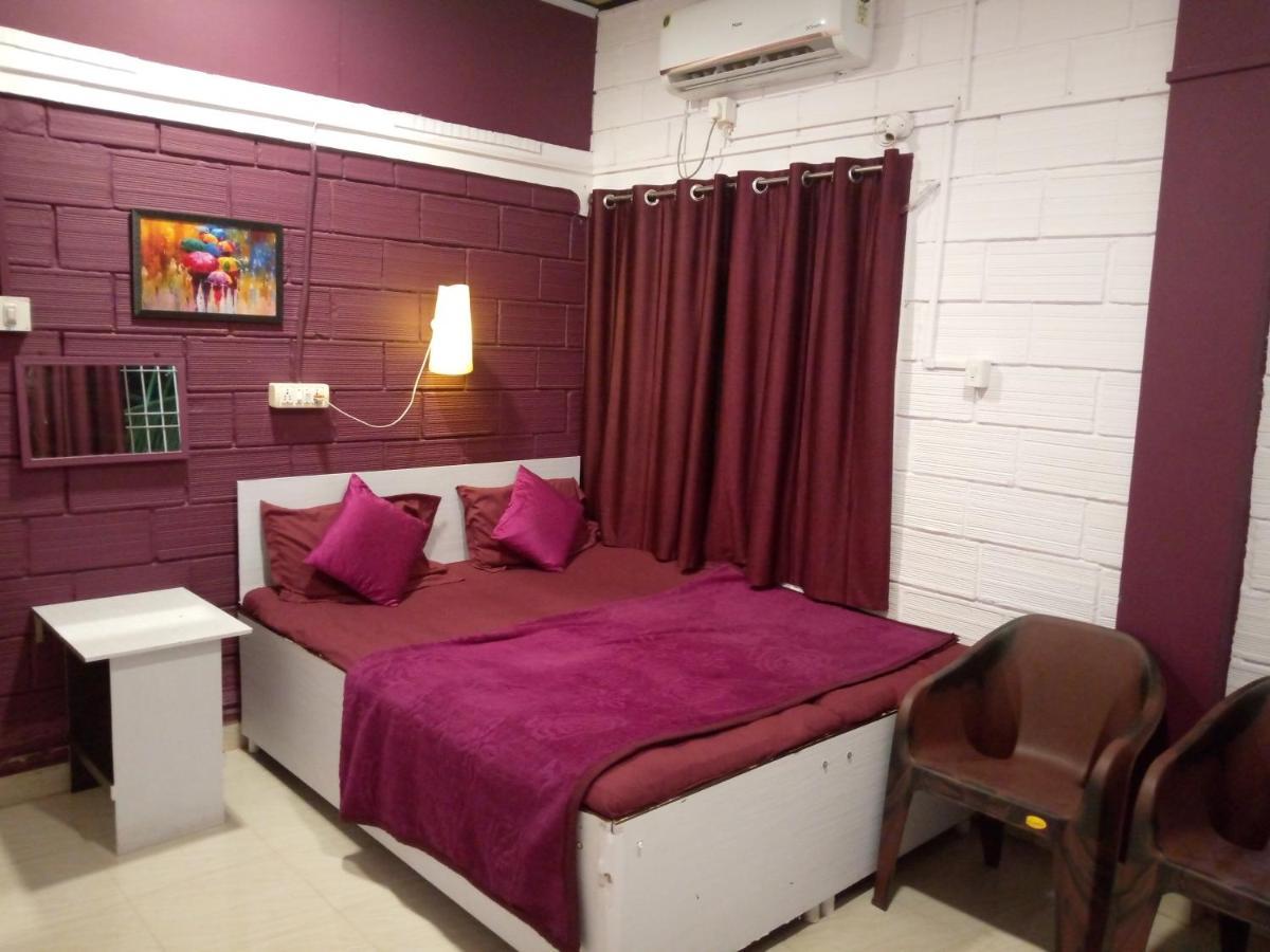 Greenland Ac And Non Ac Room,senior Citizen Not Allowed, * Gokarna (Karnataka)