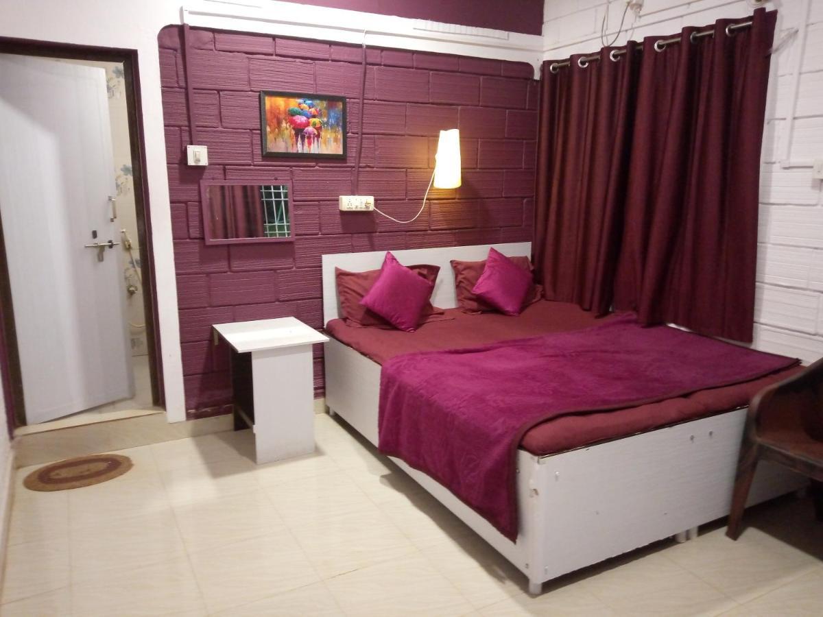 Greenland Ac And Non Ac Room,senior Citizen Not Allowed, Guest house *