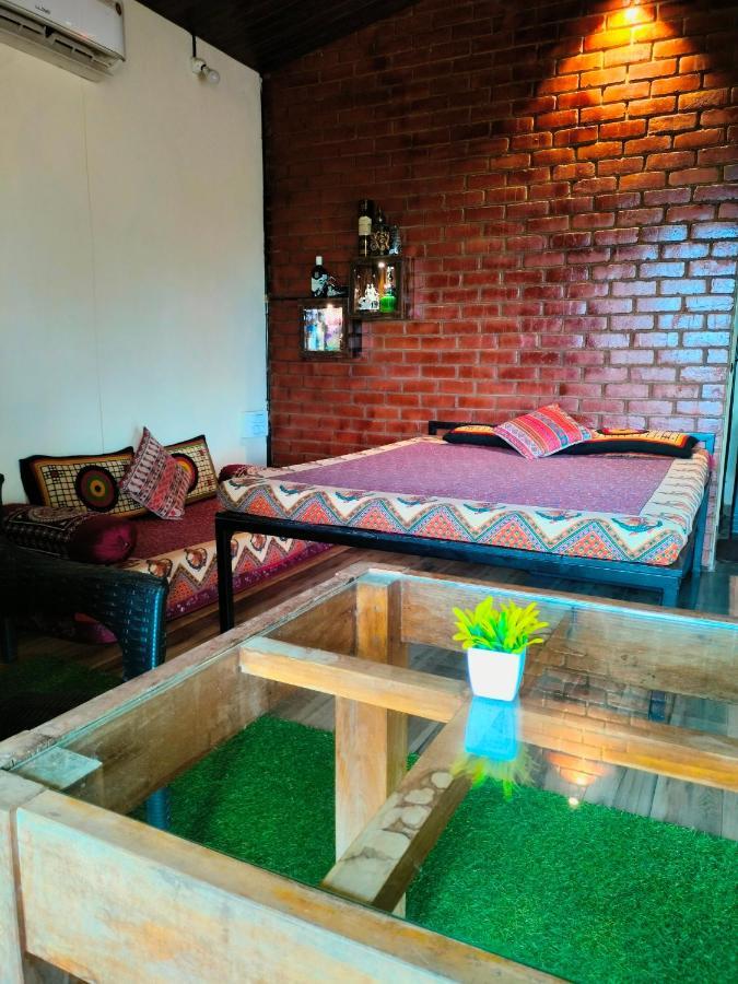 Farm stay Riverstone Riverfront Farmhouse *