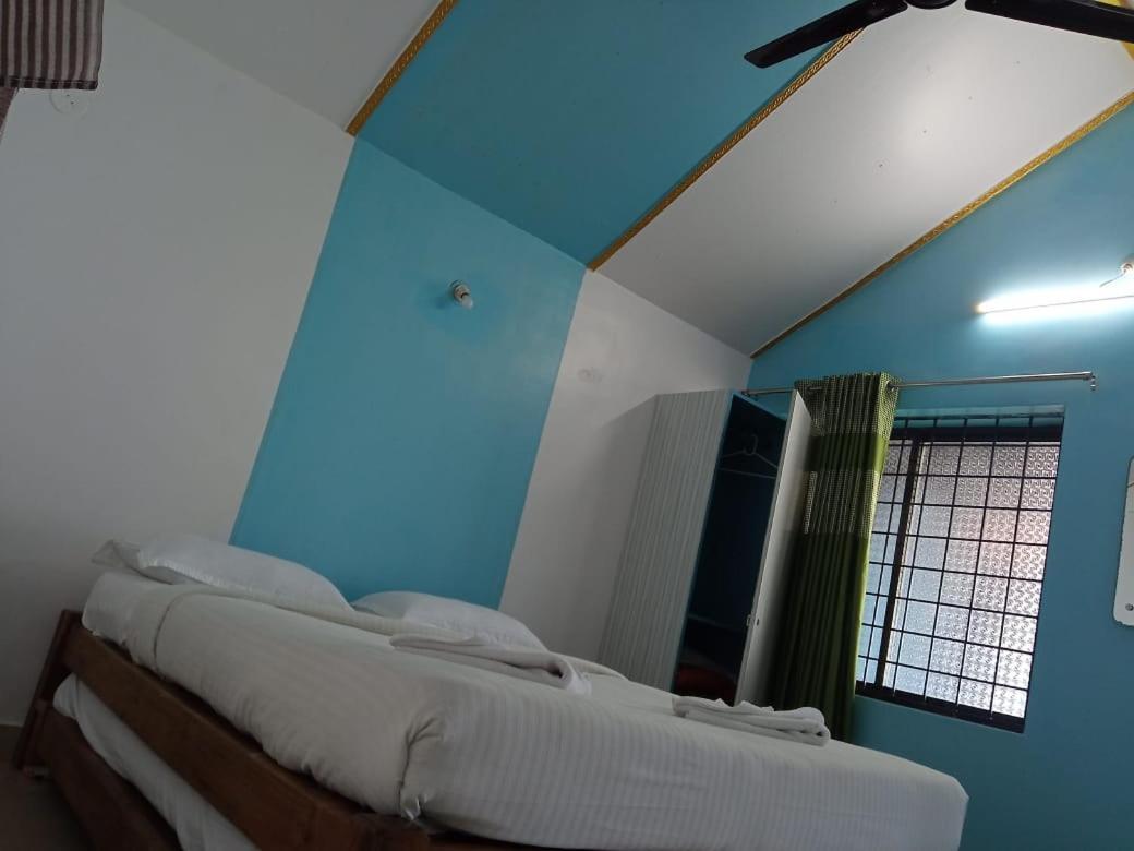 Poornima Hotel Gokarna (Karnataka)