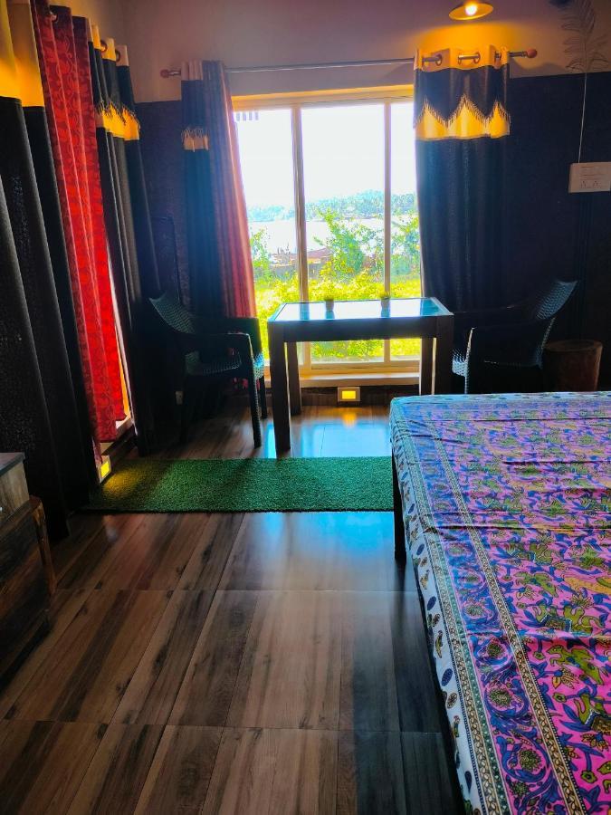 Farm stay Riverstone Riverfront Farmhouse
