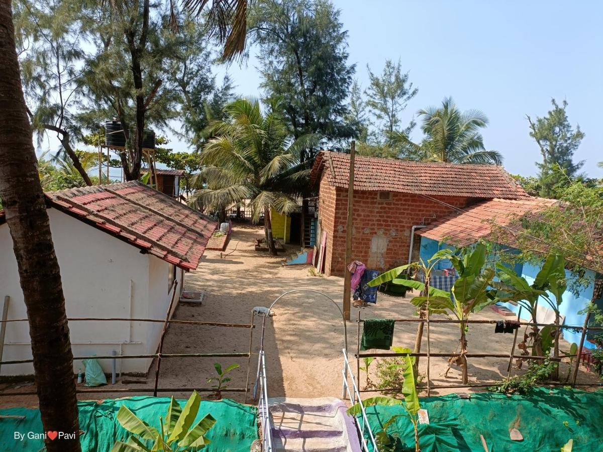 Golden Wings Cafe Gokarna (Karnataka)