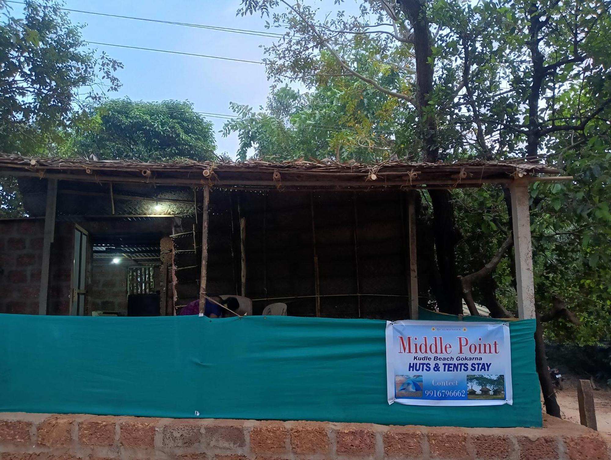 Middle Point Hut Guest house *