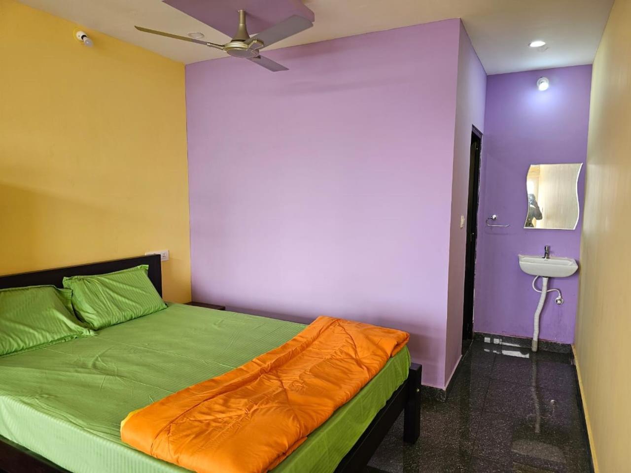 Livin Waves And Cafe Hotel Gokarna (Karnataka)