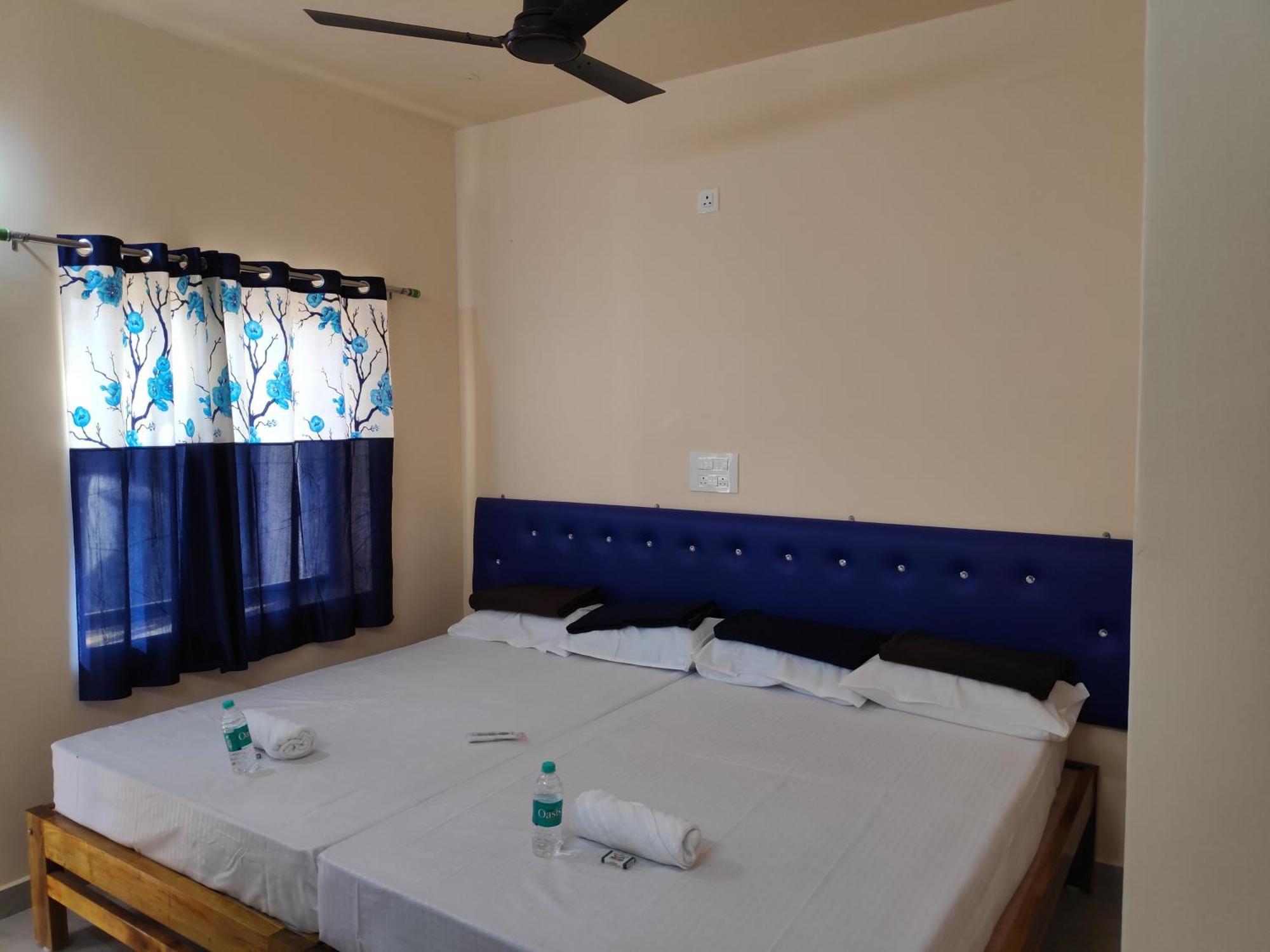 Redkar Gokarna Front Ac And Non Ac Apartment Gokarna (Karnataka)