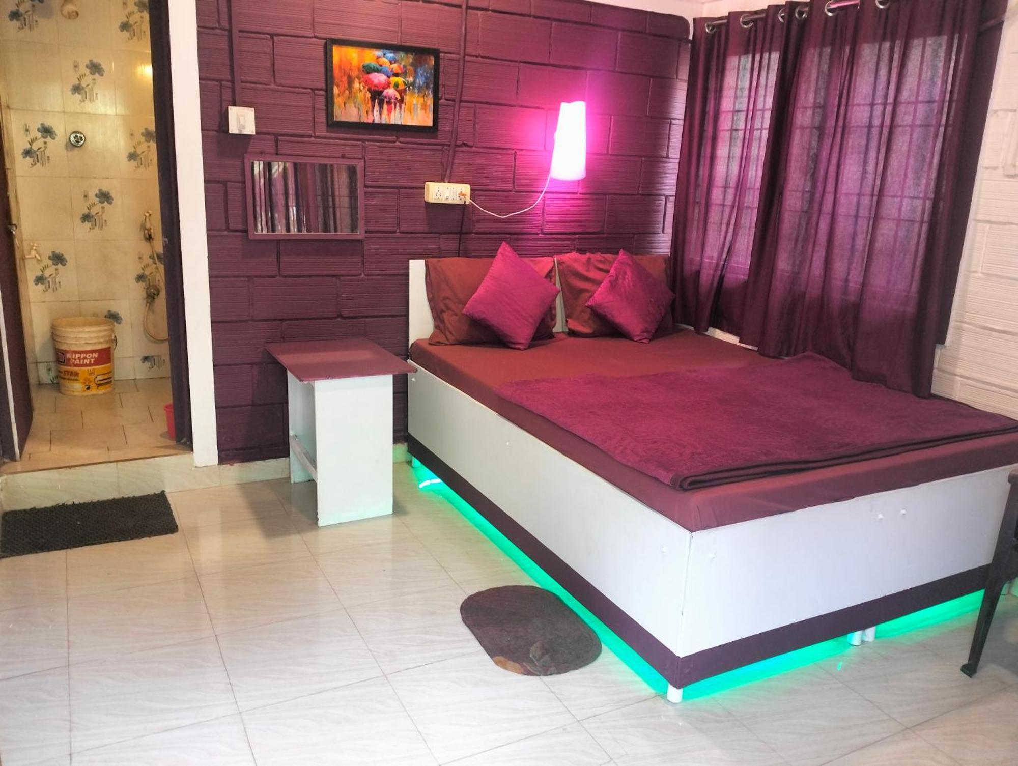 Greenland Gokarna Ac And Non Ac Only For Bachelors And Young Couples Homestay *