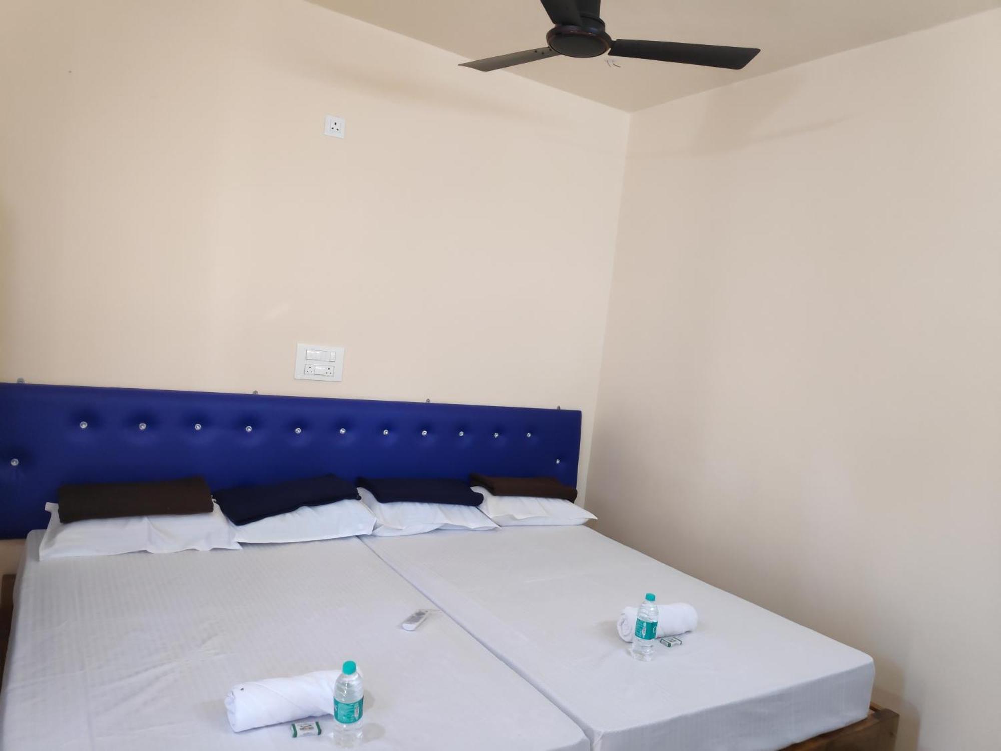Redkar Gokarna Front Ac And Non Ac Gokarna (Karnataka)