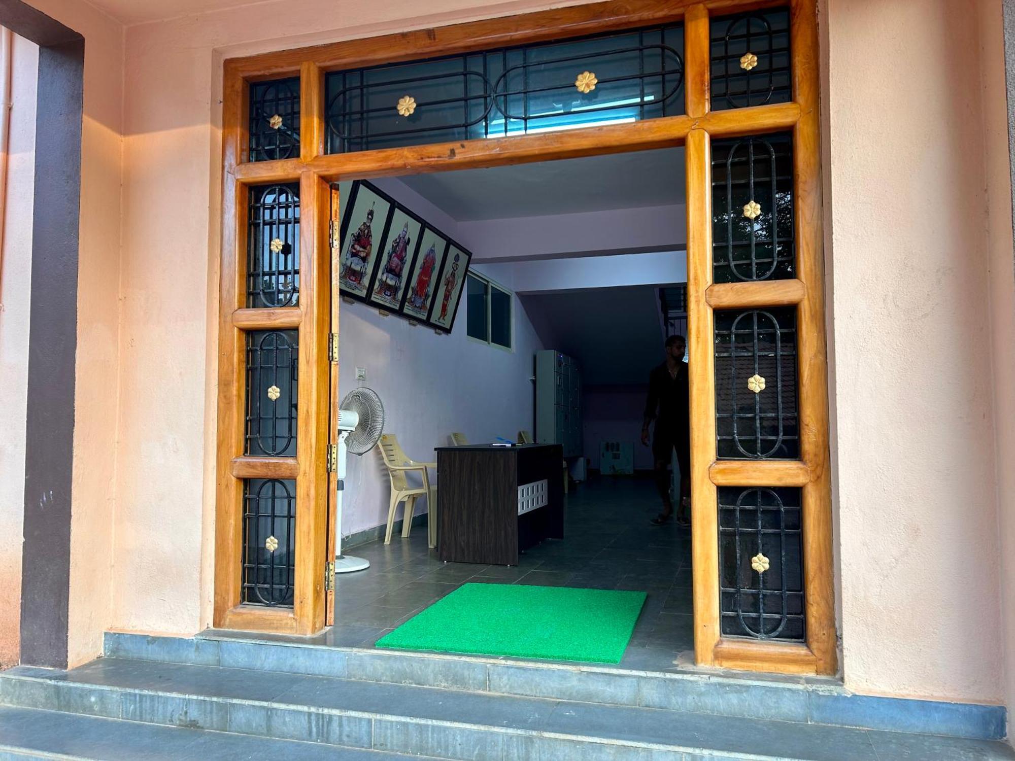 Guest house Aryadurga Residency