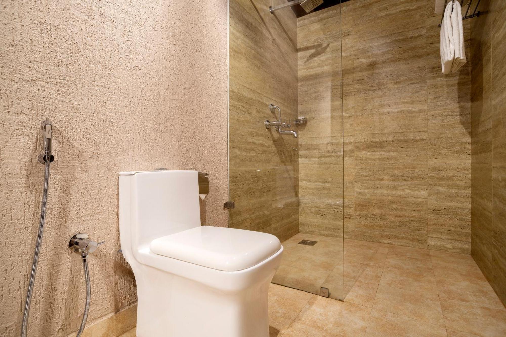 Stone Wood Premier Gokarna 4*