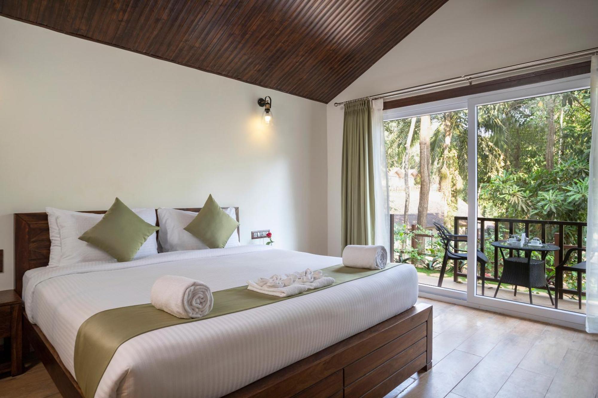 Resort Stone Wood Premier Gokarna