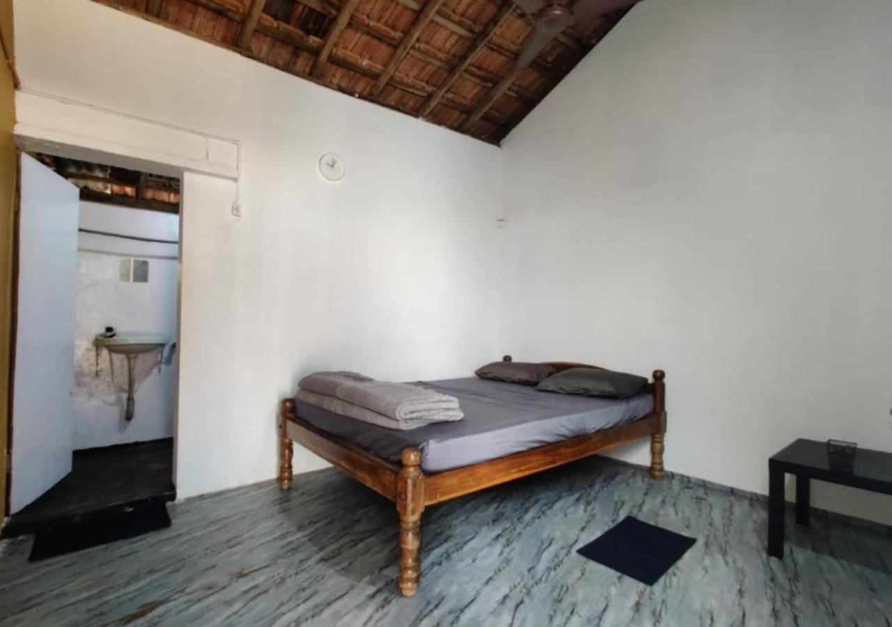 Homestay Bobs Beach House *
