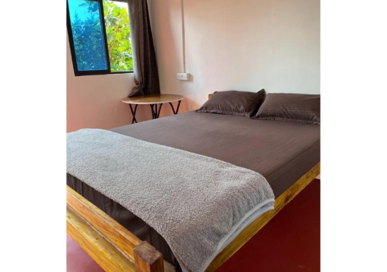 Homestay Bobs Beach House *
