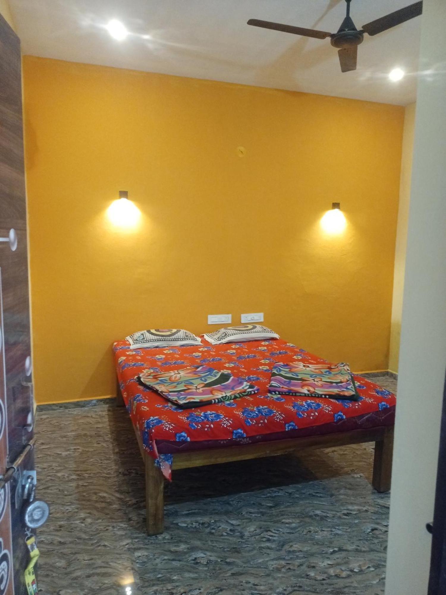 Bed & Breakfast Gangotri Cafe And Gokarna (Karnataka)