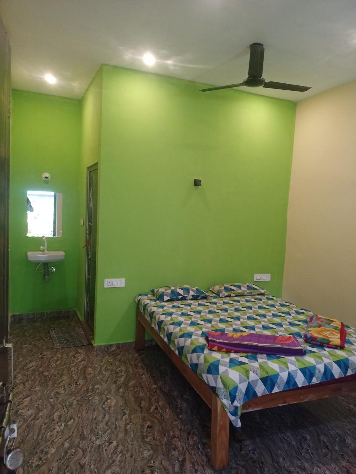 Bed & Breakfast Gangotri Cafe And Gokarna (Karnataka)