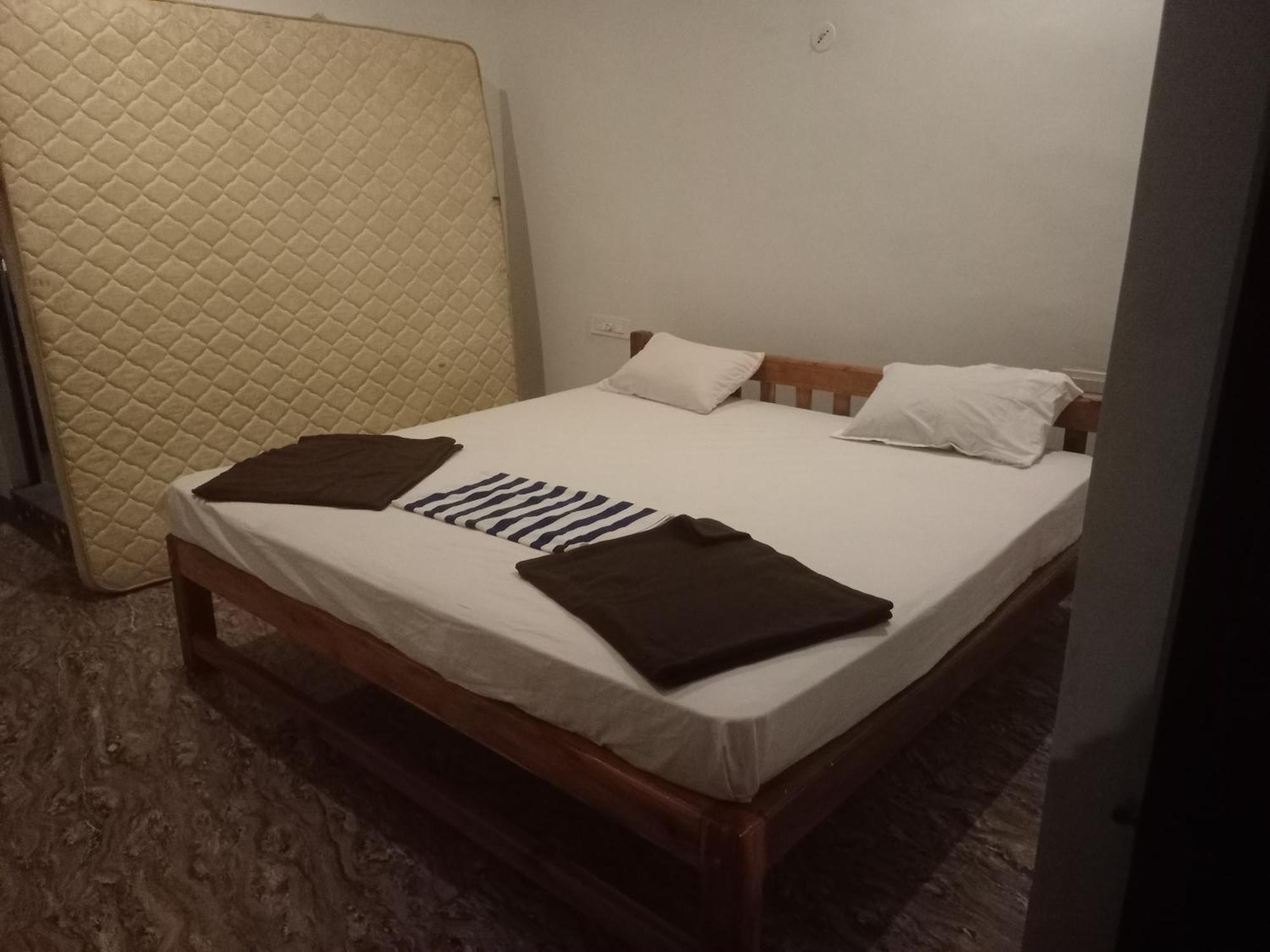 Gangotri Cafe And Bed & Breakfast