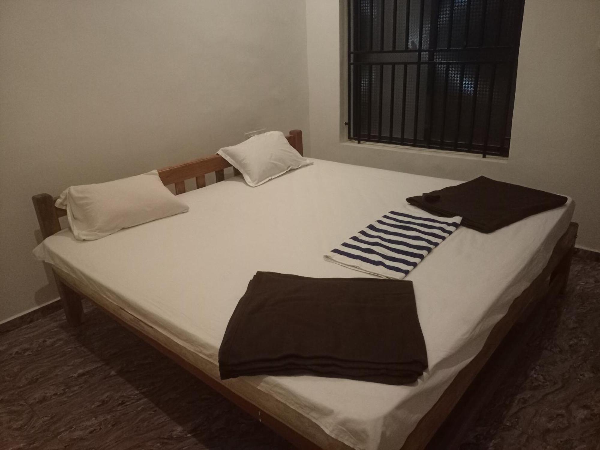 Bed & Breakfast Gangotri Cafe And