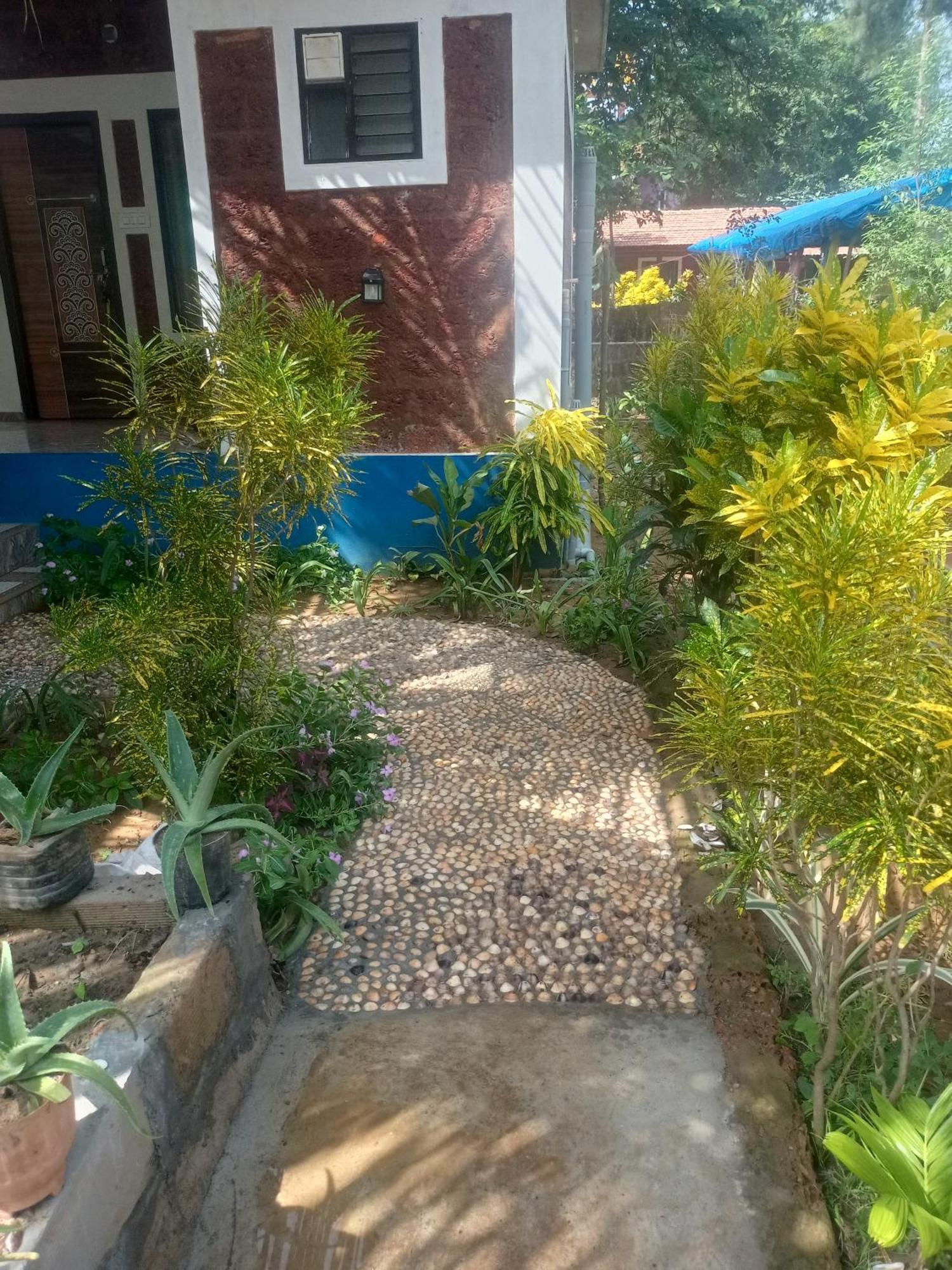 Bed & Breakfast Gangotri Cafe And