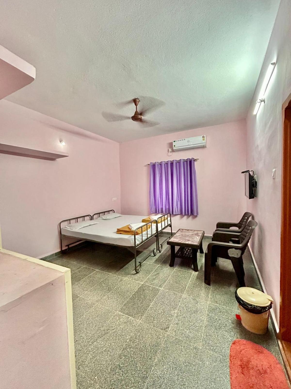 Guest house Aryadurga Residency