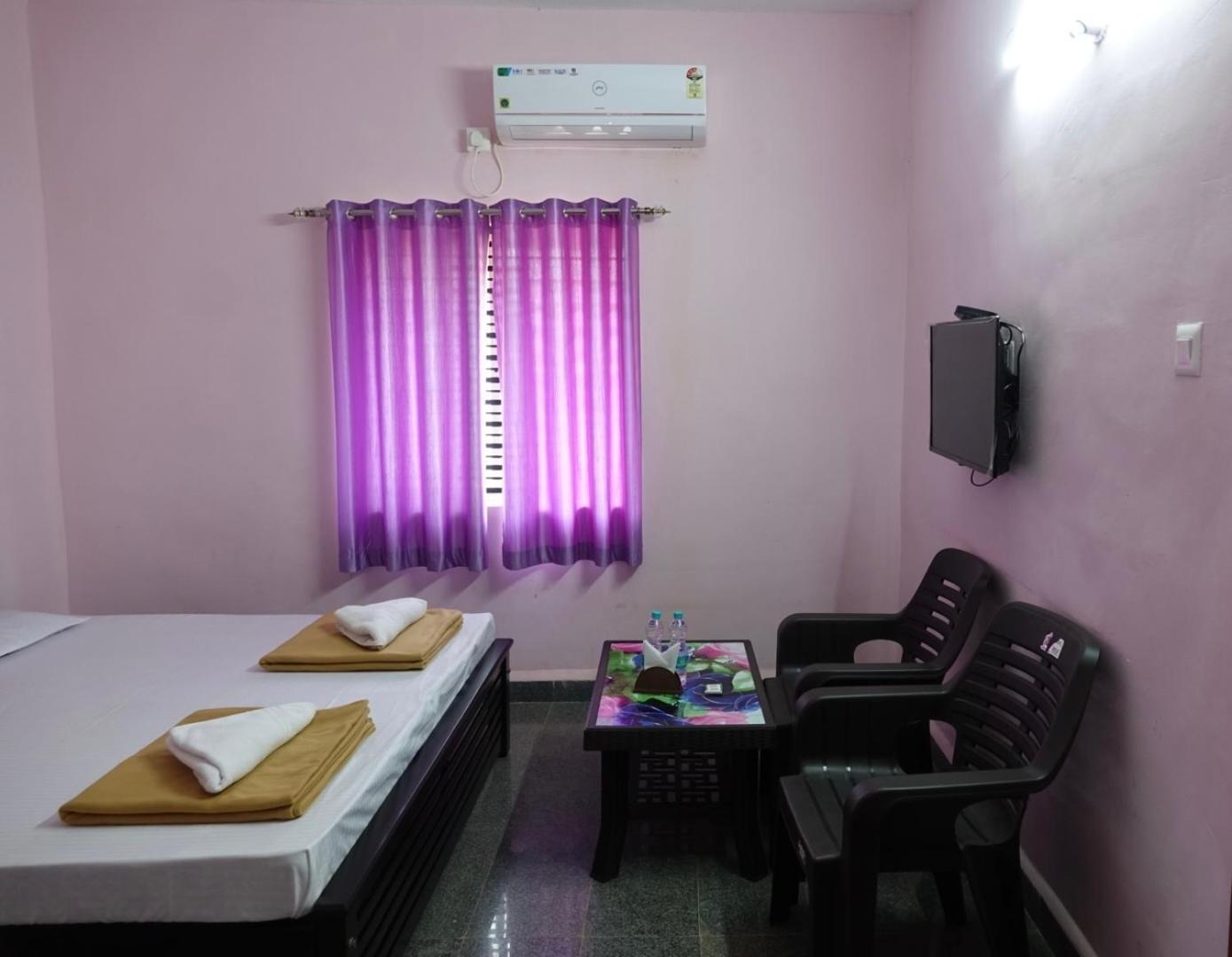 Aryadurga Residency Guest house Gokarna (Karnataka)