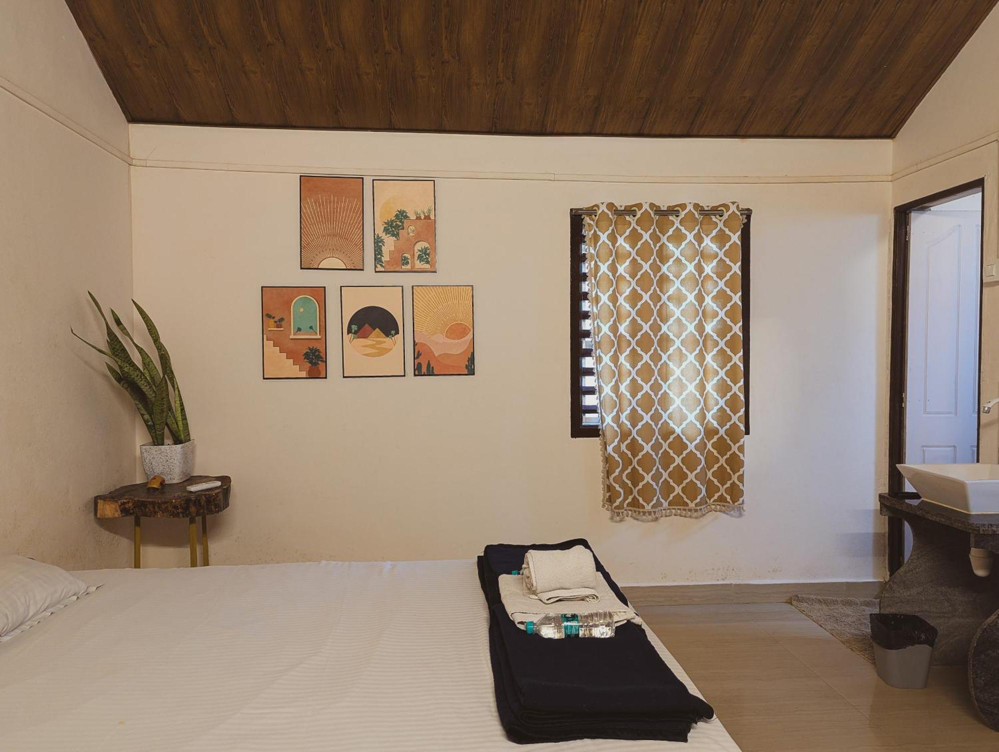 Sunset Cafe Hotel Gokarna (Karnataka)