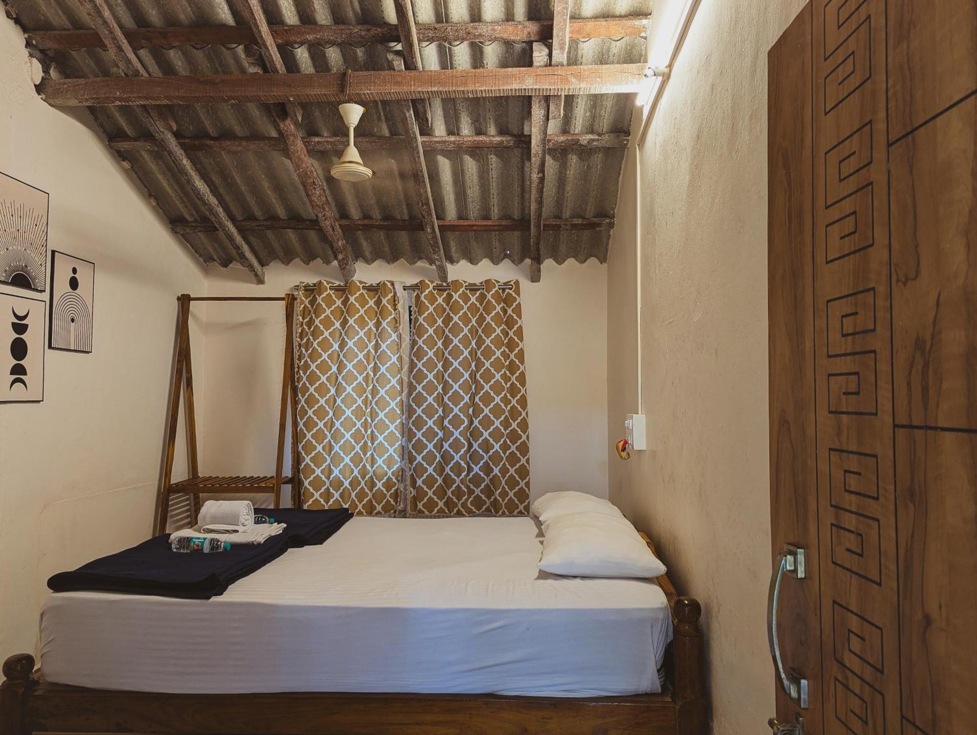 Sunset Cafe Hotel Gokarna (Karnataka)
