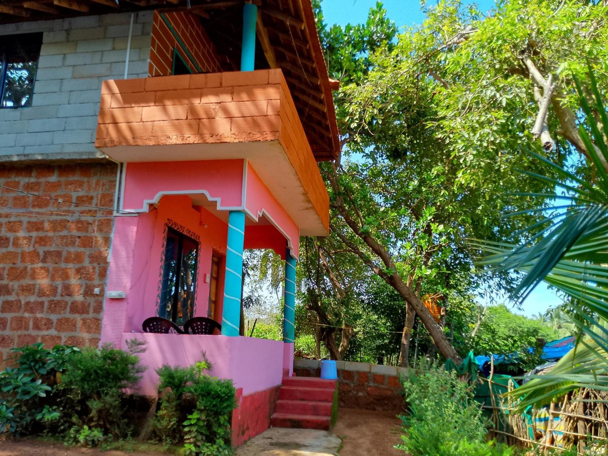 Santi Gest House