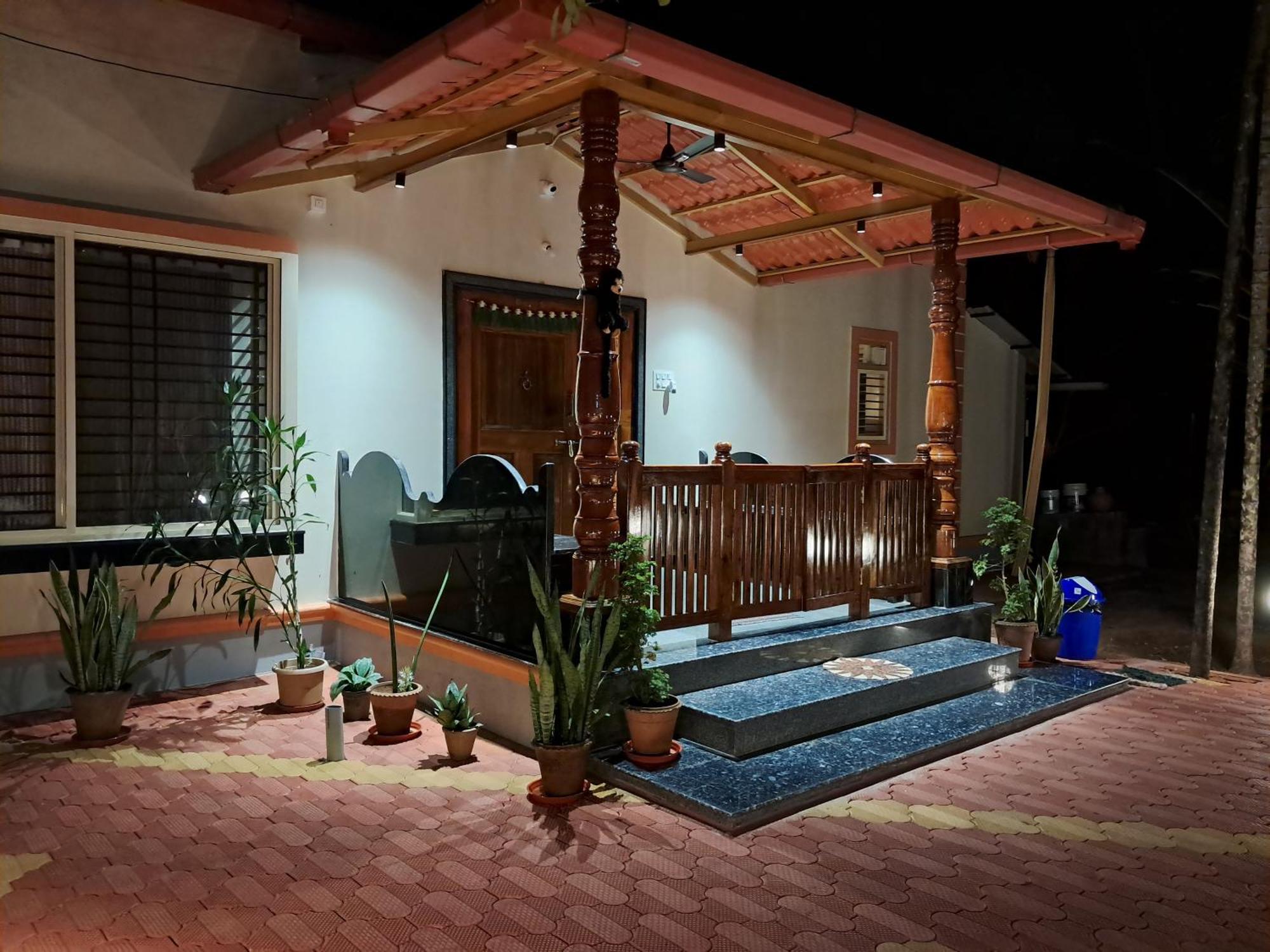 Aadwika Homestay *