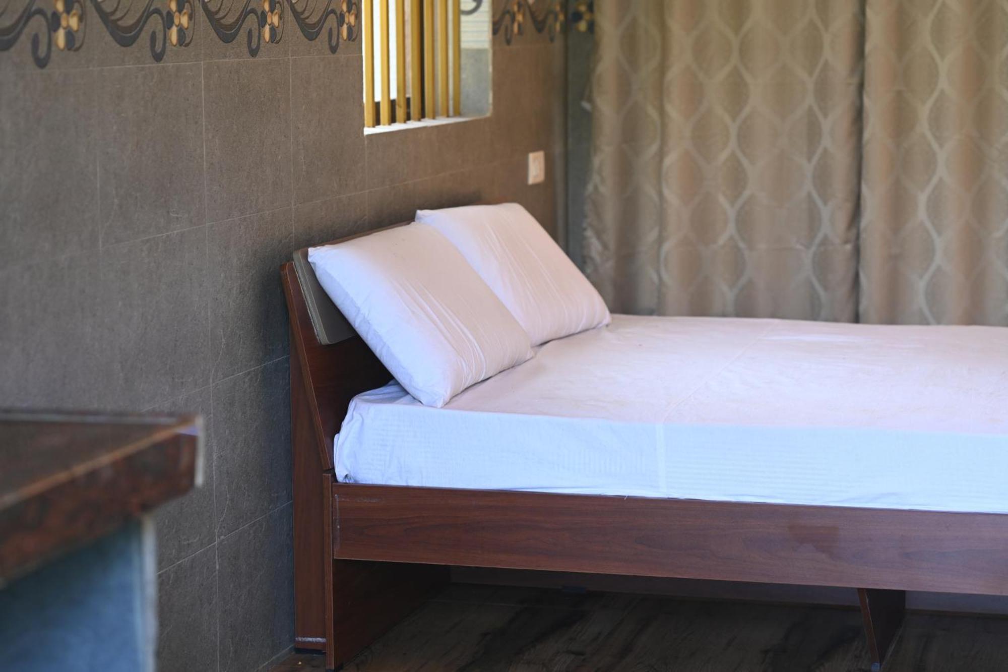 Dakshinamurthi Hotel