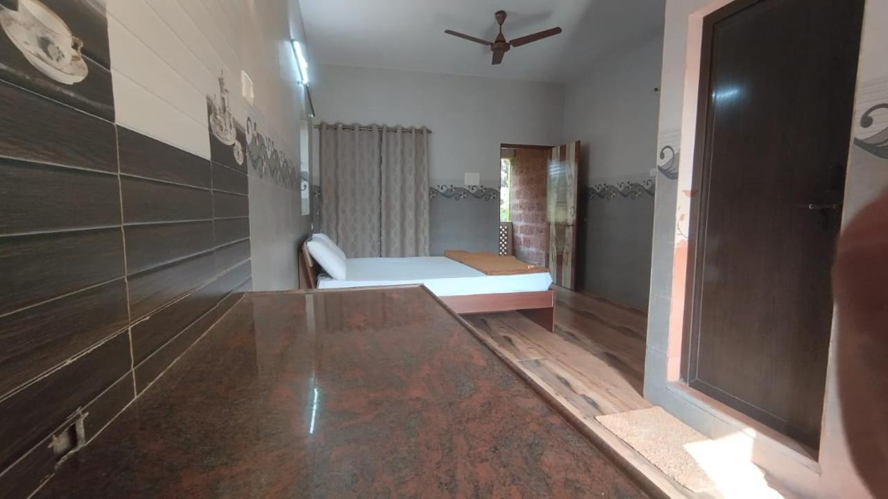 Dakshinamurthi Hotel