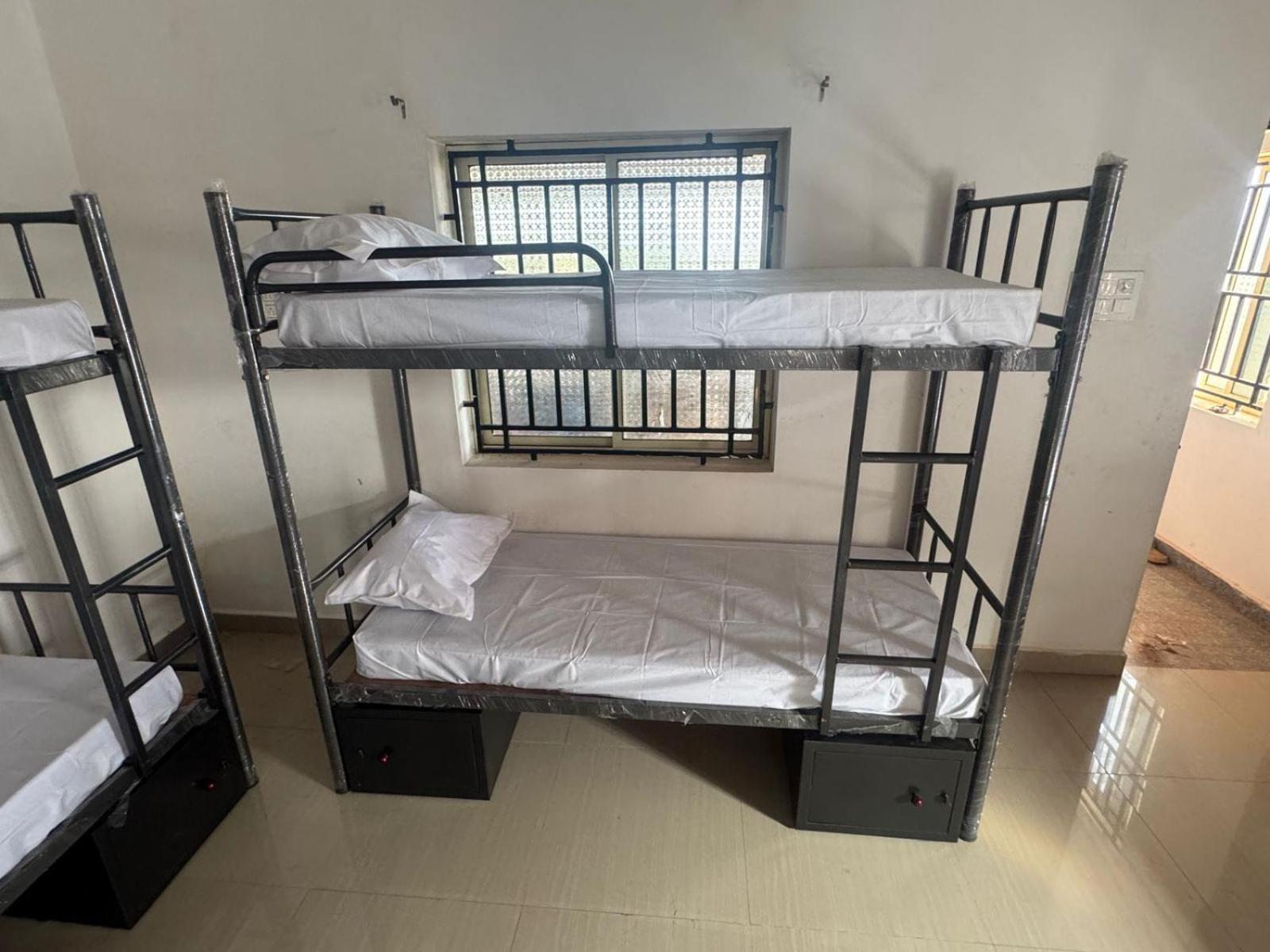 Aaroha Hilltop Backpackers Hostel *