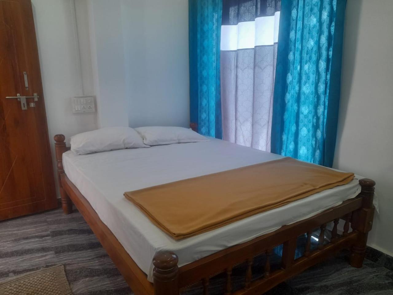 Homestay Candle Wood Gokarna (Karnataka)