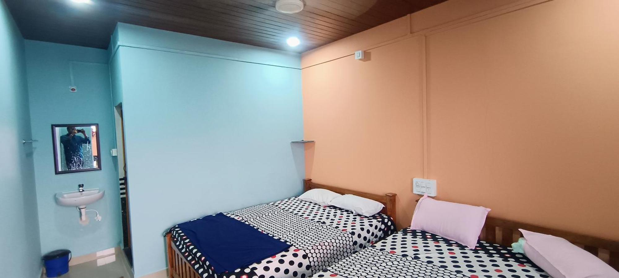 Aisiri Comforts And Cafe Hotel Gokarna (Karnataka)