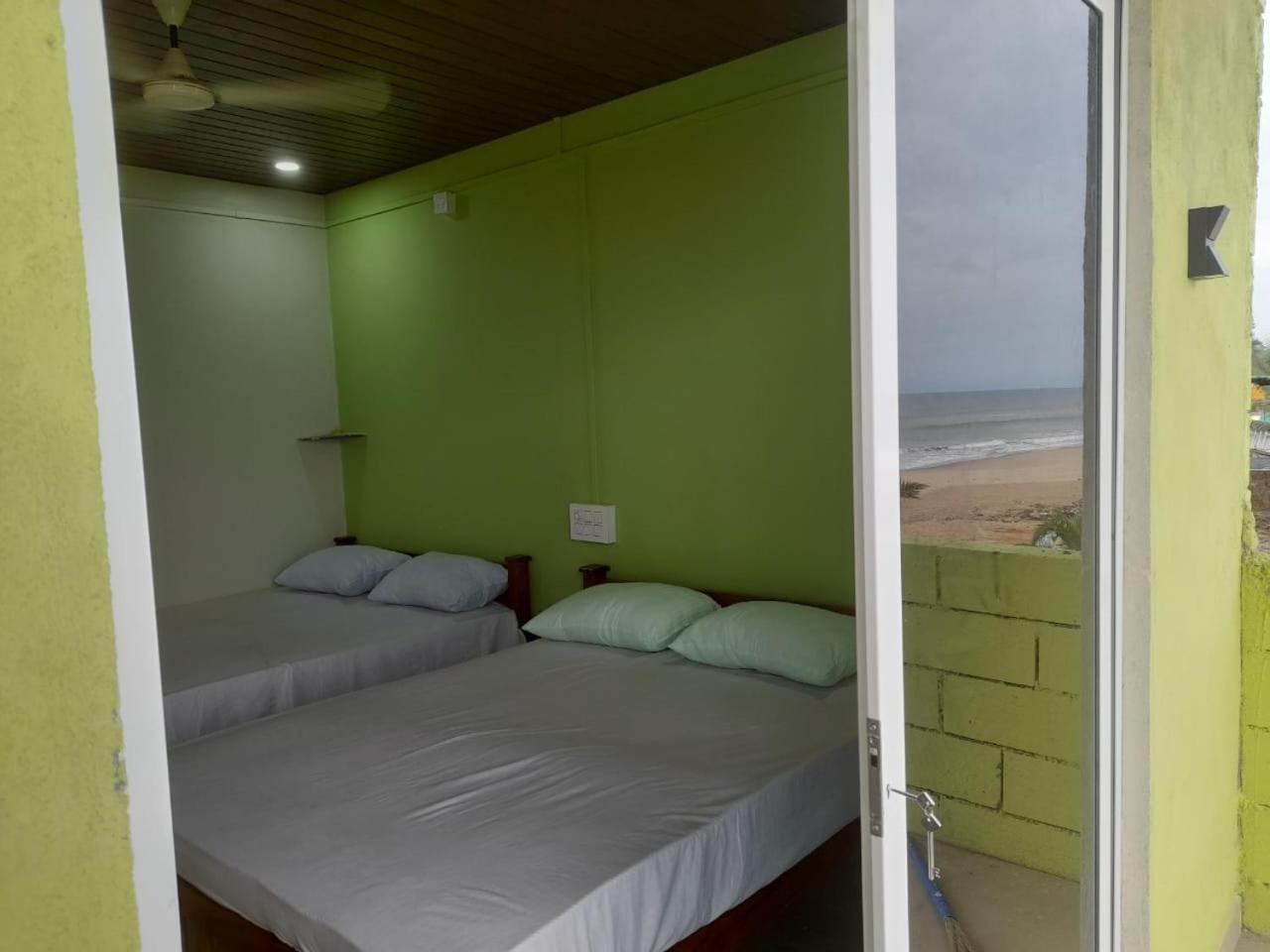 Hotel Aisiri Comforts And Cafe 5*