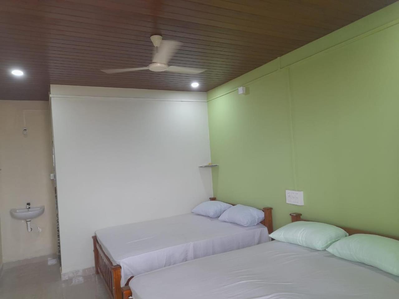 Aisiri Comforts And Cafe Hotel