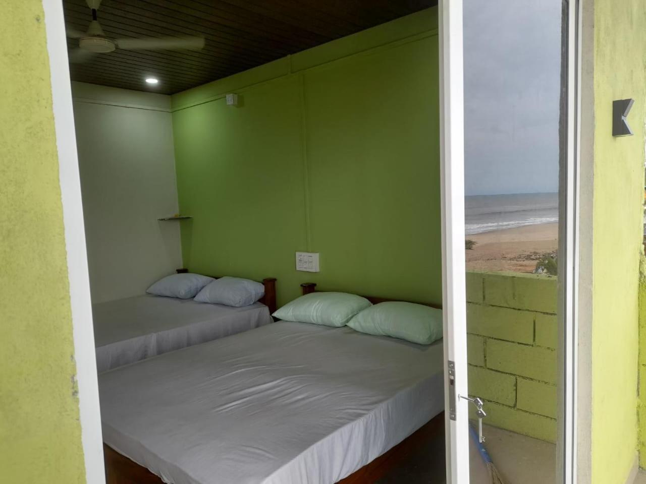 Hotel Aisiri Comforts And Cafe 5*