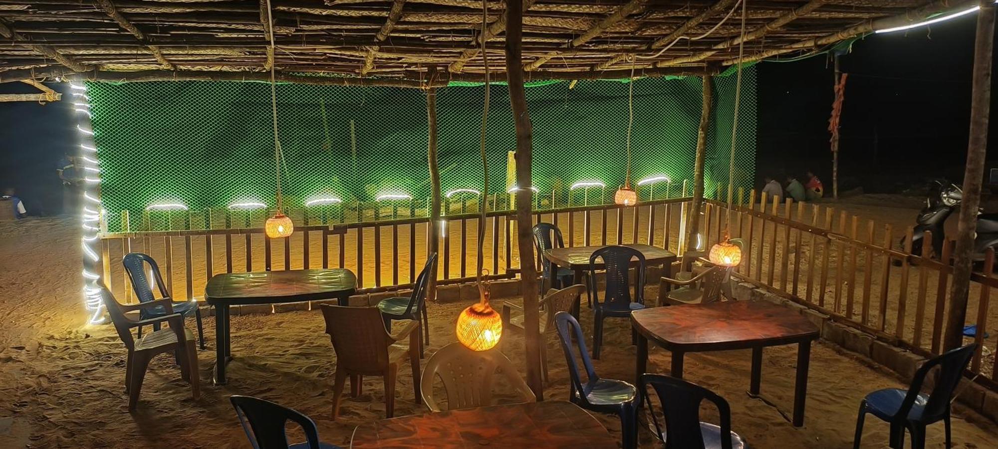 Hotel Aisiri Comforts And Cafe